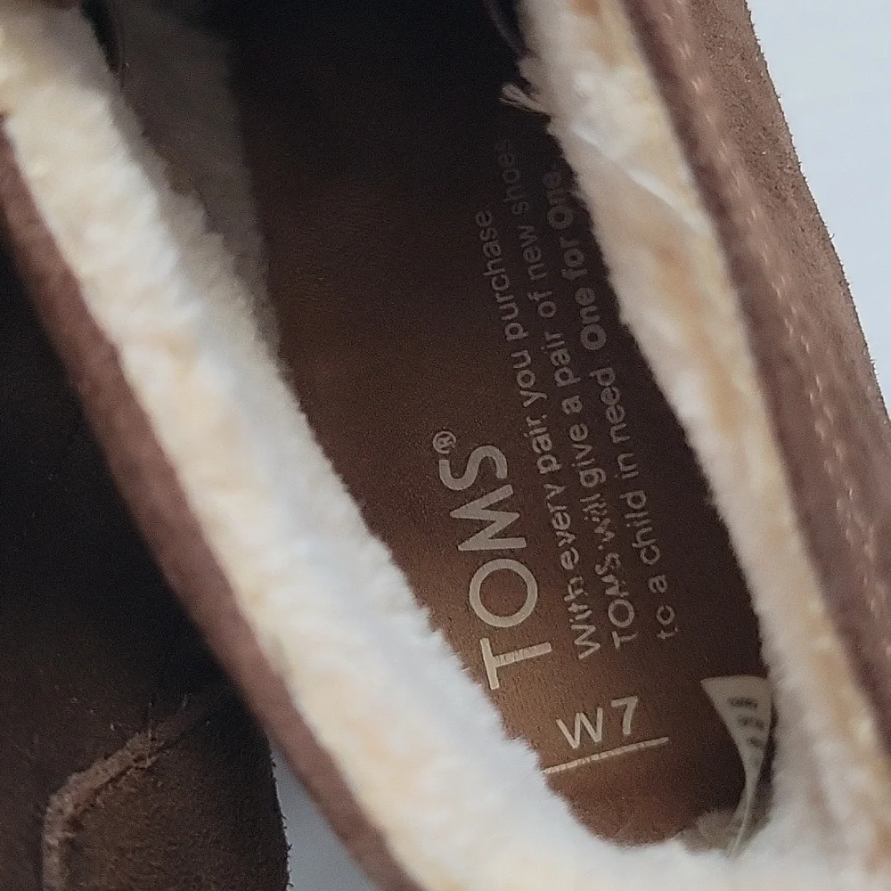 Toms elegant dark